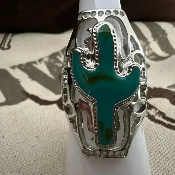 Ring- faux turquoise cactus, silver ring. Size: 8. - Picture 7 of 7